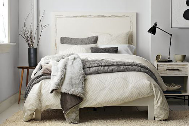 Mismatched nightstands: does it make sense?