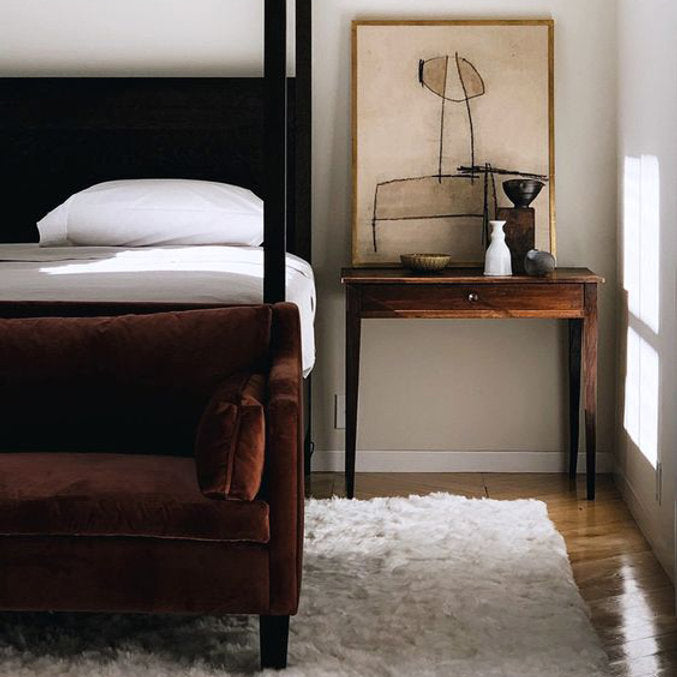 Pictures above nightstand: 5+1 ways to decorate your wall