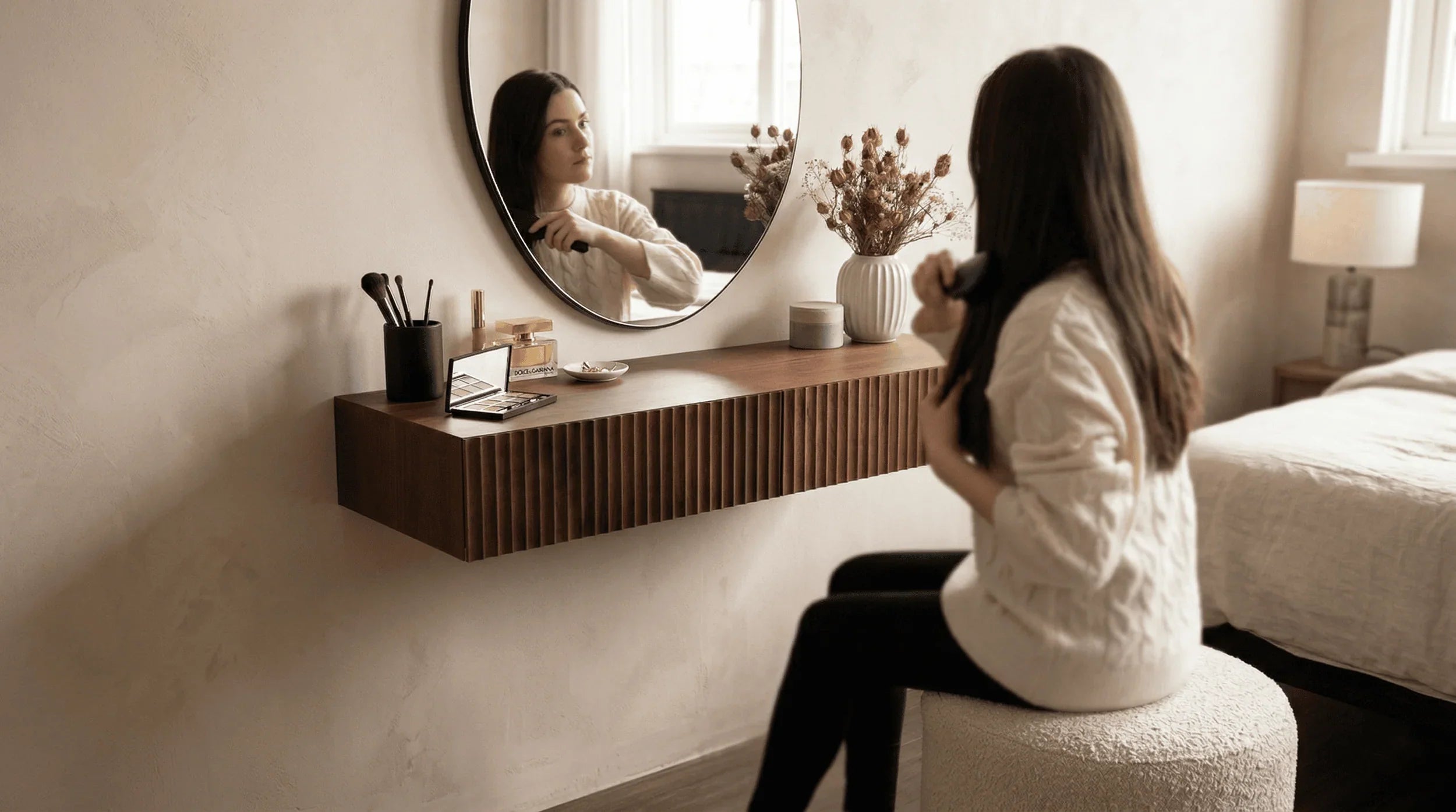 Floating dressing tables
