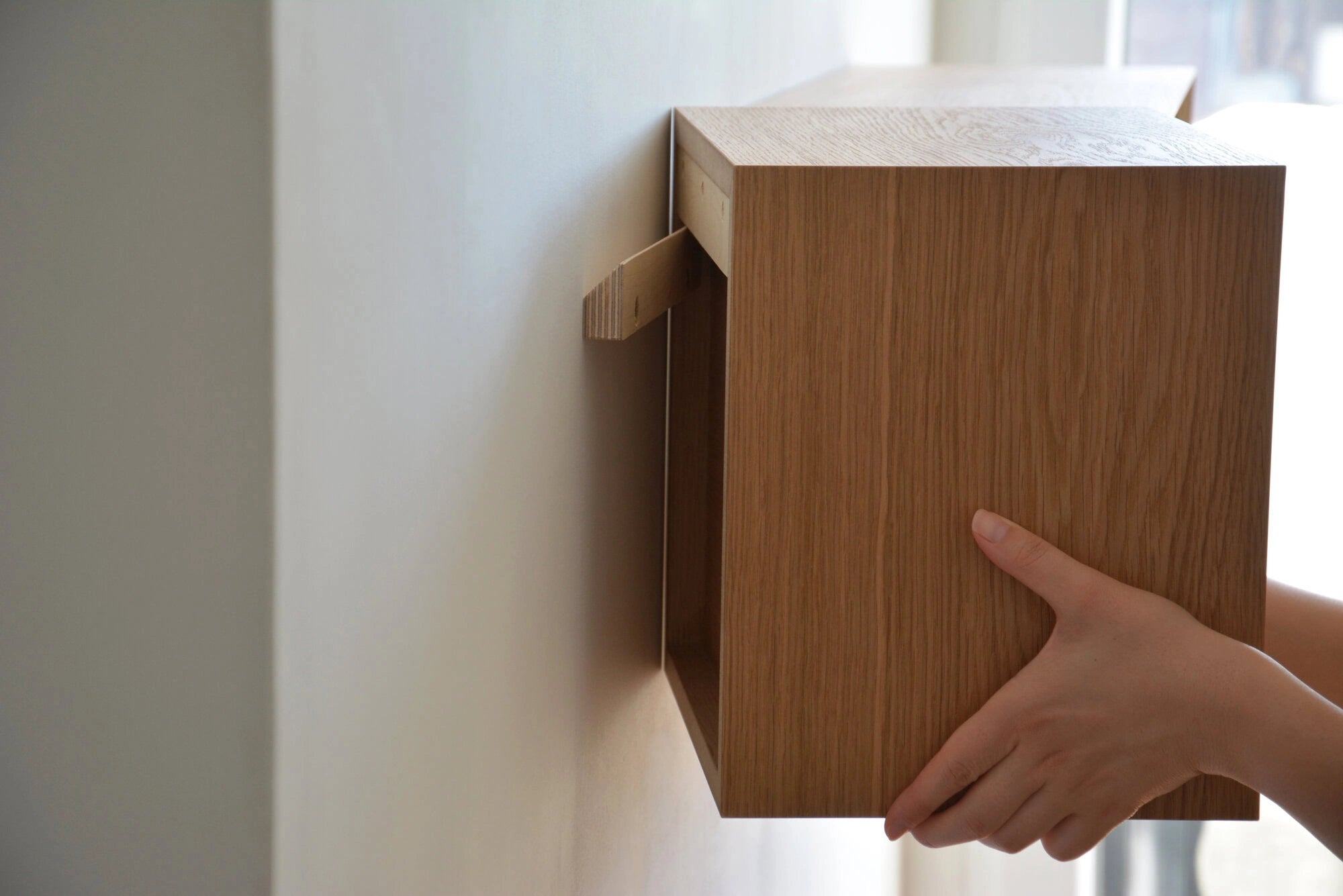 cube bookshelf mounting