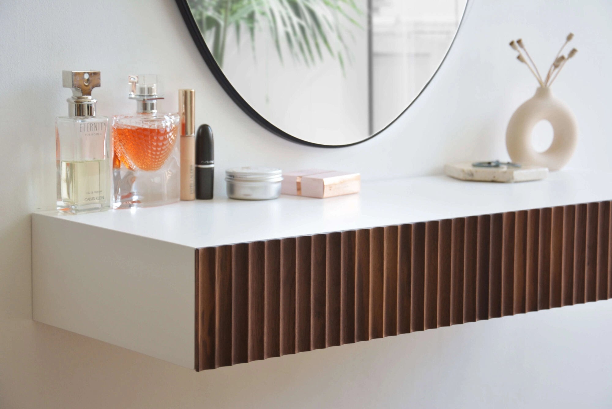 floating dressing table with fluted drawers
