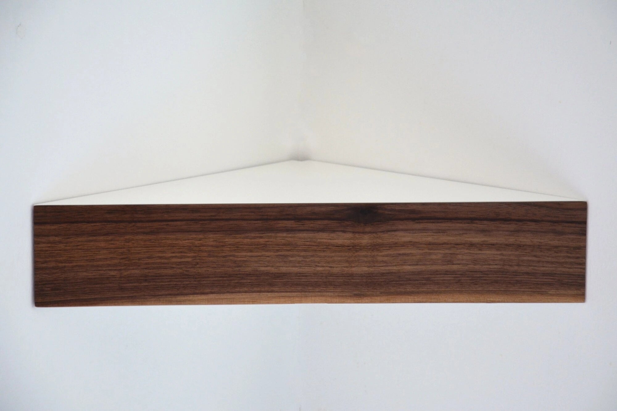 floating shelf for corners