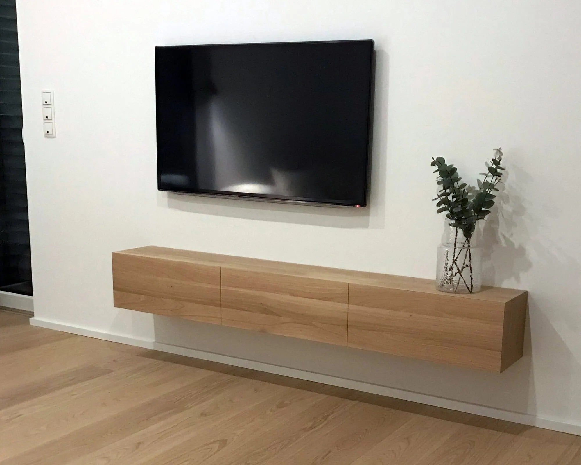 floating TV stand in Montabaur Germany