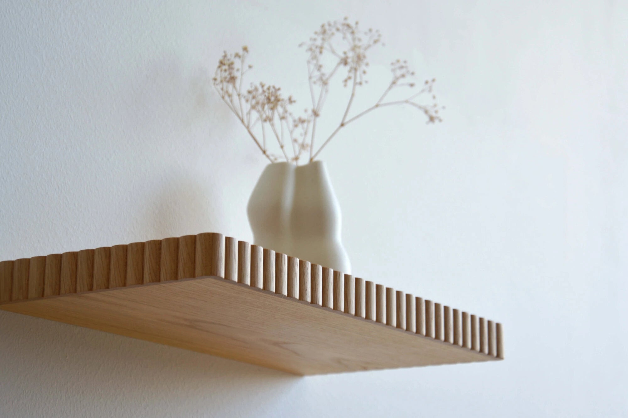 fluted shelf made of oak