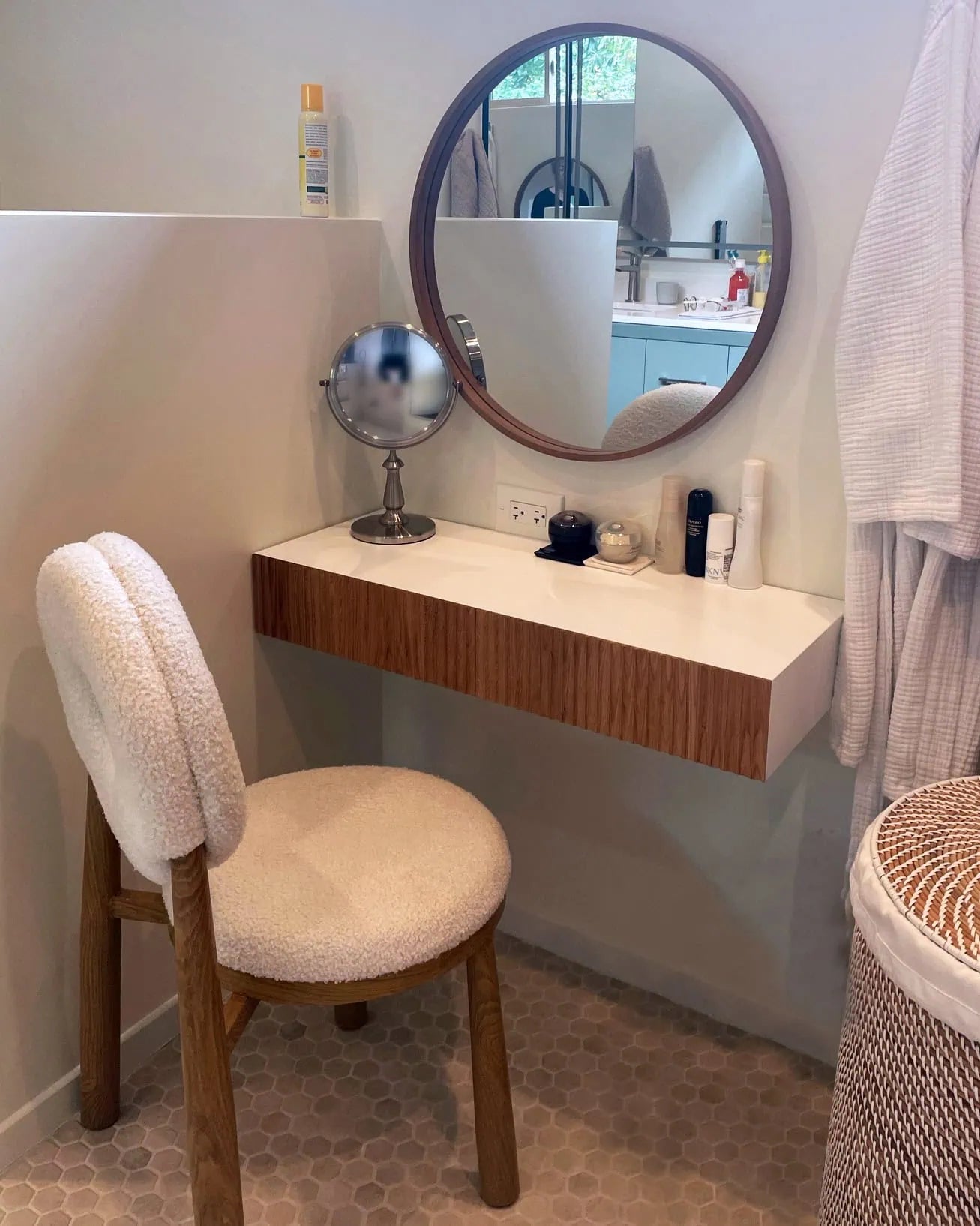 makeup vanity in Pimlico UK